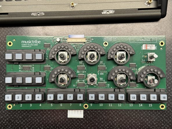 Behringer Powerplay P16-HQ Disassembly, Removing the Buttons & Controls Board: crwdns2935265:04crwdnd2935265:03crwdnd2935265:03crwdne2935265:0