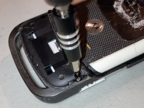 Motorola MOTOACTIV W450 Teardown, Next Screws: crwdns2935265:04crwdnd2935265:03crwdnd2935265:03crwdne2935265:0