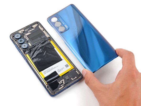 Motorola Edge 5G UW (2022) Screen Replacement, Remove the back cover: crwdns2935265:016crwdnd2935265:02crwdnd2935265:02crwdne2935265:0