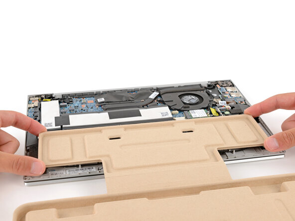 HP EliteBook 840 Aero G8 Battery Replacement, Install the replacement battery: crwdns2935265:016crwdnd2935265:03crwdnd2935265:03crwdne2935265:0
