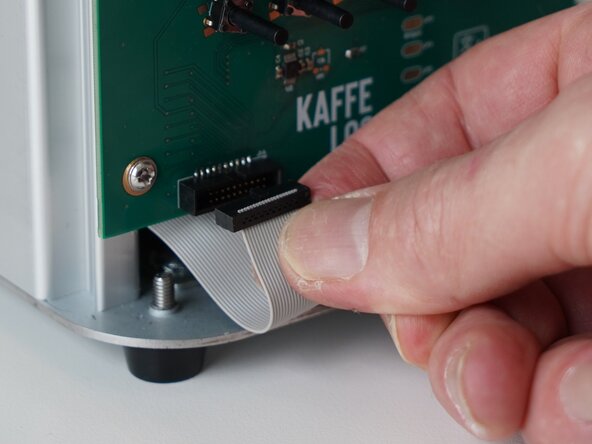 Kaffelogic Nano 7/LINK (D-P Serial) LCD Board Replacement, Remove ribbon cable: adım 6, 3 resimden 2.