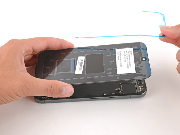 Google Pixel 10 Pro XL Screen Replacement, Remove the remaining liners: 34 단계, 이미지 3개 중 3개
