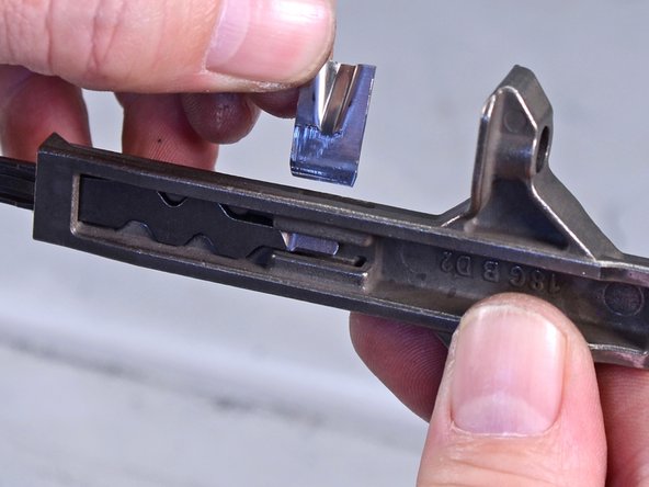 Dewalt Nailers DCN680D1 2018 Driver Blade Replacement, Install a replacement blade: crwdns2935265:016crwdnd2935265:02crwdnd2935265:03crwdne2935265:0