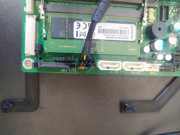 6- Montage PC Infinity, Ajout du bouton et de la LED: étape 16, image 1 de 3