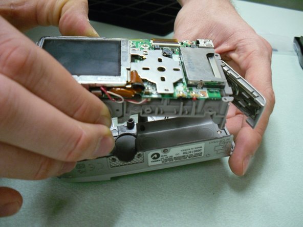 Olympus Camedia D560 Battery Compartment Cover Replacement: crwdns2935265:03crwdnd2935265:02crwdnd2935265:03crwdne2935265:0