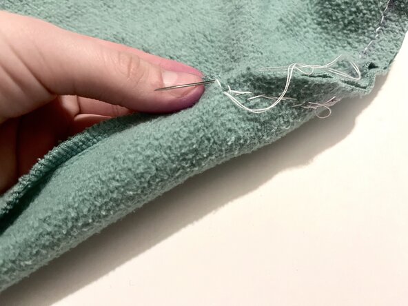 Transforming High-Rise Pants into Low-Rise Style by Hand: crwdns2935265:08crwdnd2935265:02crwdnd2935265:03crwdne2935265:0