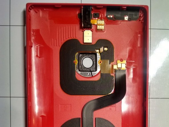 Nokia Lumia 1520 Teardown, First Sight of the Internals: crwdns2935265:04crwdnd2935265:02crwdnd2935265:03crwdne2935265:0