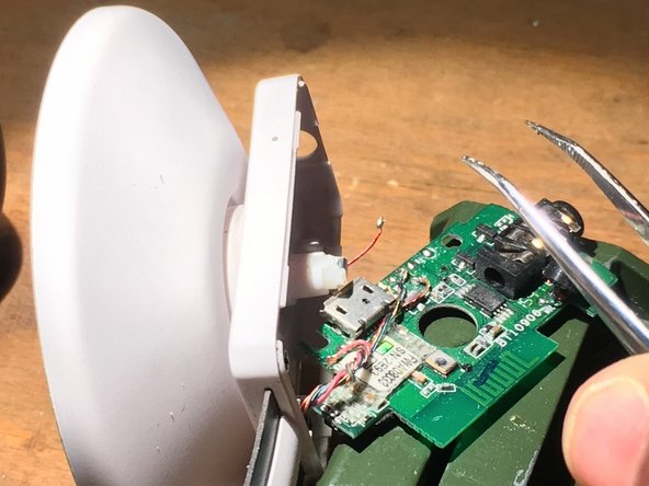 Teufel Airy Headphone Speaker Cable  Replacement (right), Unsolder PCB: crwdns2935265:05crwdnd2935265:02crwdnd2935265:03crwdne2935265:0