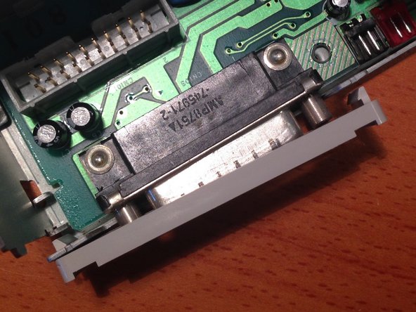 Apple 3.5 Drive External Floppy Drive Teardown, Removing the Main Board From the Chassis: crwdns2935265:010crwdnd2935265:02crwdnd2935265:03crwdne2935265:0