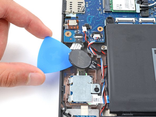 Dell Latitude 7490 CMOS Battery Replacement, Pry up the CMOS battery: crwdns2935265:010crwdnd2935265:02crwdnd2935265:02crwdne2935265:0