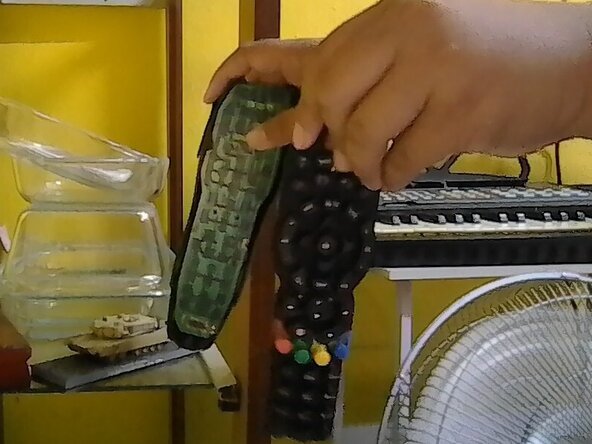 Huayu URC20006-00F-10 Astro Remote Teardown, Button Teardown: crwdns2935265:02crwdnd2935265:01crwdnd2935265:01crwdne2935265:0