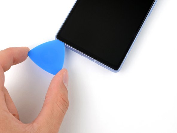 Google Pixel 7a Screen Replacement, Separate the bottom adhesive: crwdns2935265:07crwdnd2935265:02crwdnd2935265:02crwdne2935265:0