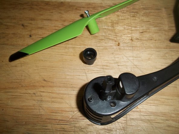 Sky Viper v950HD Motor Replacement with Quick Connect Motor: step 4, image 2 of 3