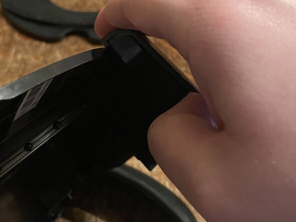 iRobot Roomba 581 Teardown, Top of Chassis: crwdns2935265:07crwdnd2935265:01crwdnd2935265:02crwdne2935265:0