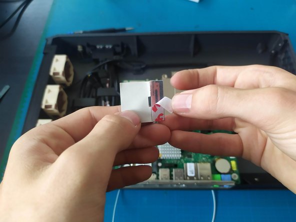 6- Montage PC Infinity, Ajout des antennes et carte wifi: étape 28, image 1 de 3