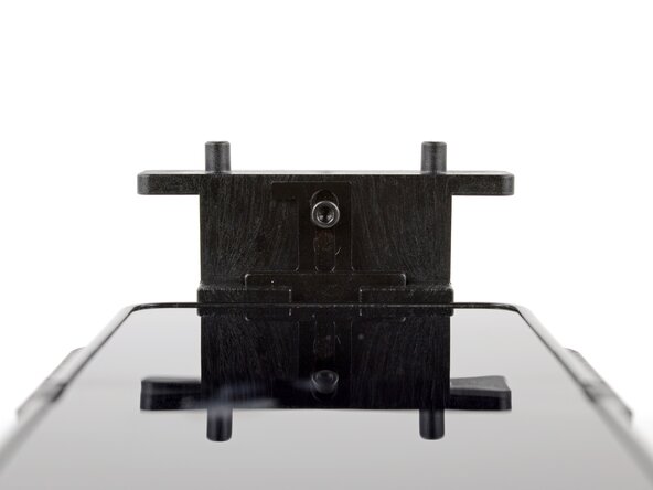 Motorola Razr+ Screen Protector Replacement, Tighten the charging port holder screw: 5 단계, 이미지 2개 중 2개