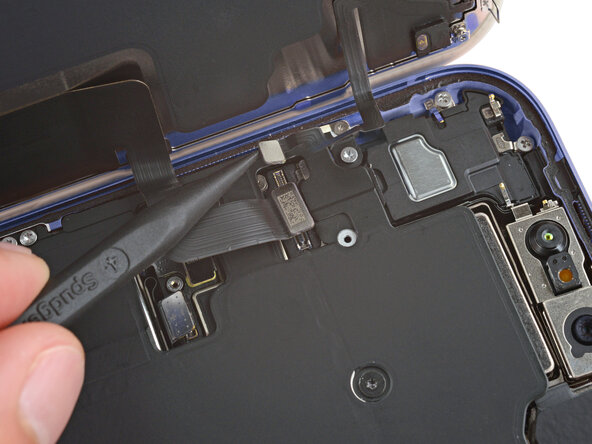 iPhone 17 Pro Battery Replacement, Disconnect the screen: crwdns2935265:022crwdnd2935265:03crwdnd2935265:03crwdne2935265:0