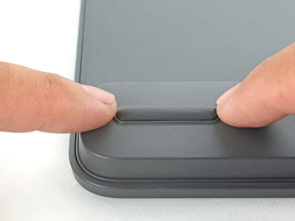 Logitech Signature Slim Solar+ Feet Replacement, Install a replacement foot: crwdns2935265:03crwdnd2935265:03crwdnd2935265:03crwdne2935265:0