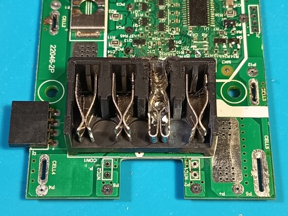 Parkside X20V 4Ah repair of broken battery contact and blown fuse, fix the replacement contact: passo 4, immagine 1 di 3