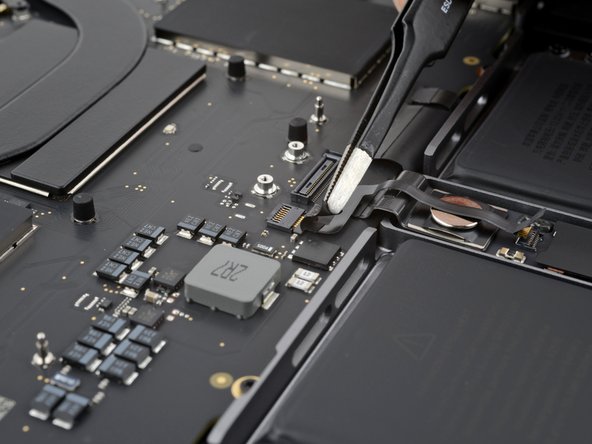 MacBook Pro 14" Late 2023 (M3) USB-C Ports Replacement, Reveal the logic board battery data ZIF connector: crwdns2935265:015crwdnd2935265:02crwdnd2935265:02crwdne2935265:0