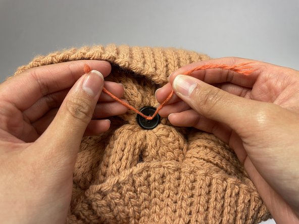 How to Replace the Pom Pom on a Beanie: crwdns2935265:010crwdnd2935265:03crwdnd2935265:03crwdne2935265:0