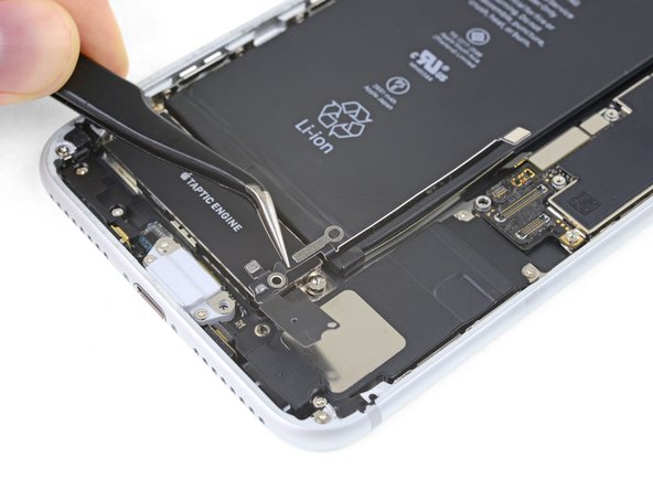 iPhone 8 Plus Taptic Engine更换: 步骤 31 中的图像 1，1
