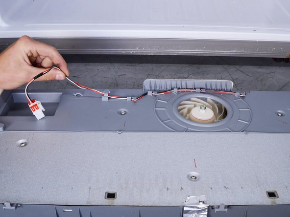 Samsung RF28T5001SR Refrigerator Evaporator Fan Replacement, Loosen the fan cable: crwdns2935265:011crwdnd2935265:02crwdnd2935265:03crwdne2935265:0