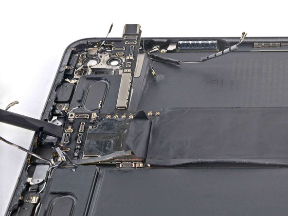 iPad Pro 11" 2nd Gen Logic Board Replacement, Remove the logic board: crwdns2935265:084crwdnd2935265:02crwdnd2935265:03crwdne2935265:0