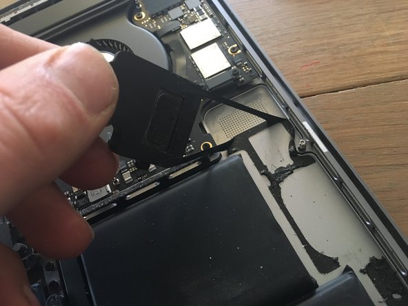 MacBook Pro 16" 2019 Speaker Replacement, Remove the adhesive: crwdns2935265:07crwdnd2935265:02crwdnd2935265:02crwdne2935265:0