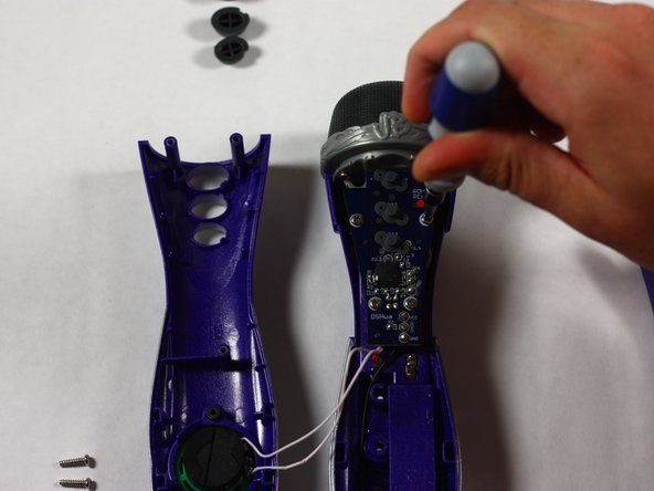 Justin Bieber Concert Microphone On/Off Switch Replacement, Removing PCB: crwdns2935265:05crwdnd2935265:02crwdnd2935265:02crwdne2935265:0