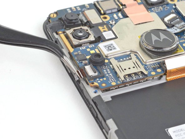 Motorola Moto E6 Plus Display Replacement, Disconnect the button ribbon cable: crwdns2935265:030crwdnd2935265:03crwdnd2935265:03crwdne2935265:0