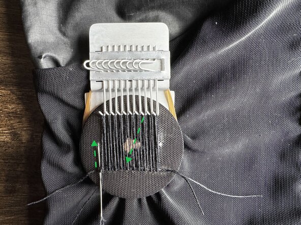 Woven Darning with a Speedy Weave, Create the weft: crwdns2935265:010crwdnd2935265:03crwdnd2935265:03crwdne2935265:0