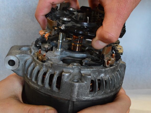 Honda CSC29 Stator Replacement: passo 7, immagine 2 di 3