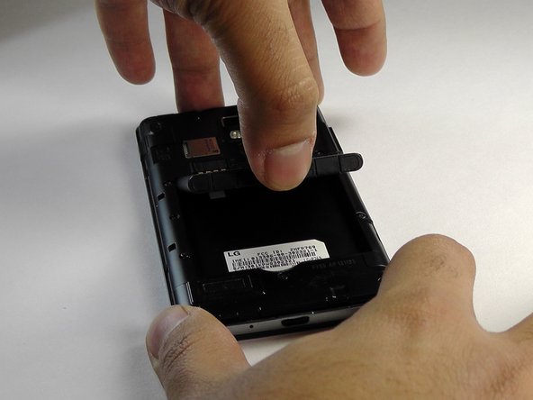 LG Optimus L9 P769 Battery Replacement, Battery Removal: crwdns2935265:03crwdnd2935265:02crwdnd2935265:03crwdne2935265:0