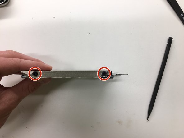 Asus Q304UA Hard Drive Replacement, Hard Drive Bracket Assembly: crwdns2935265:010crwdnd2935265:02crwdnd2935265:02crwdne2935265:0