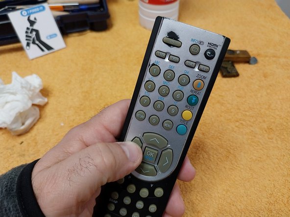 Mando a distancia TV OKI  Limpieza de teclado por fallo de teclas.: step 16, image 1 of 2
