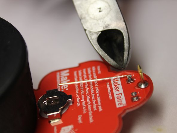 Learn to solder electronics with the Maker Shed Solder Badge!: crwdns2935265:019crwdnd2935265:02crwdnd2935265:02crwdne2935265:0