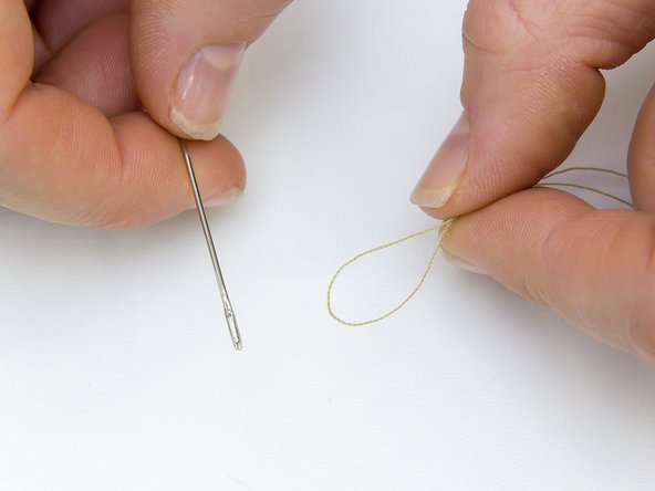 How do I sew a button onto my Vaude shirt?: crwdns2935265:03crwdnd2935265:02crwdnd2935265:03crwdne2935265:0