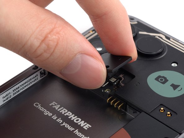 Fairphone 4 Rear Cameras Replacement, Remove the cable cover: stap 0, afbeelding 2 van 2