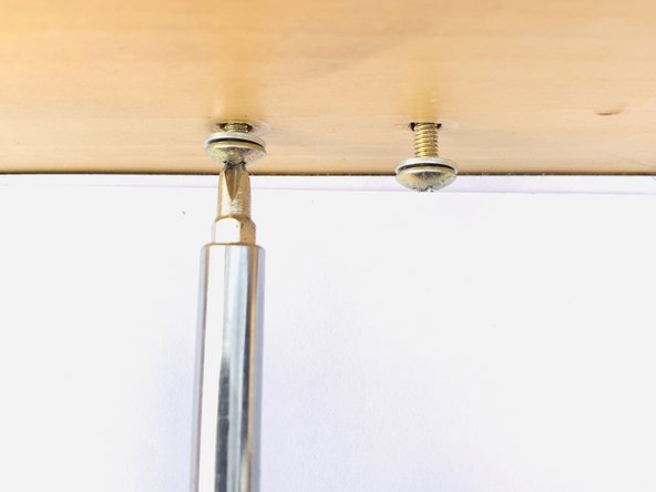 How to Fix a Loose Cabinet Knob: crwdns2935265:010crwdnd2935265:02crwdnd2935265:03crwdne2935265:0