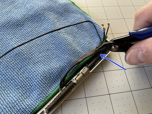 MacBook Pro 15" Unibody Mid 2012 Airport and Bluetooth Antenna Replacement: crwdns2935265:020crwdnd2935265:02crwdnd2935265:03crwdne2935265:0