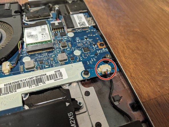 Lenovo Yoga 720-15IKB Speaker Replacement, Unplug Speaker cable: crwdns2935265:05crwdnd2935265:02crwdnd2935265:02crwdne2935265:0