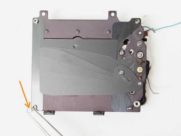 Pentax ME Super Shutter Service, Remove curtain separator: crwdns2935265:027crwdnd2935265:02crwdnd2935265:02crwdne2935265:0