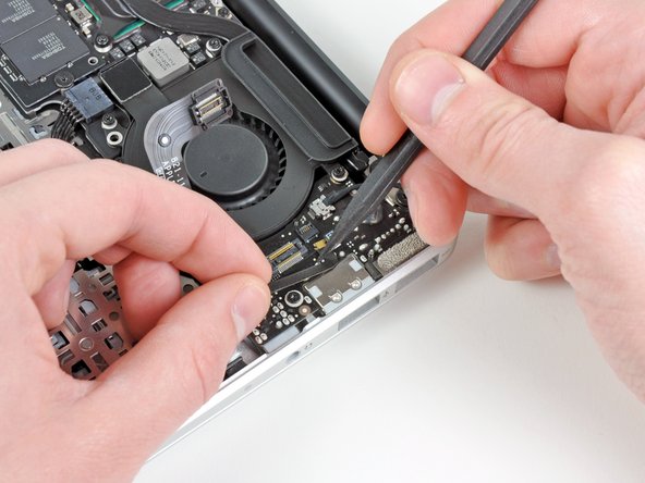 MacBook Air 11" Late 2010 Left Speaker Replacement: crwdns2935265:07crwdnd2935265:03crwdnd2935265:03crwdne2935265:0