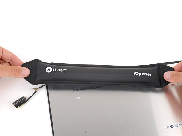 HP EliteBook 845 G7 Display Panel Replacement, Transfer the display cable: crwdns2935265:033crwdnd2935265:02crwdnd2935265:02crwdne2935265:0