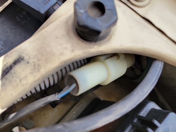 1986 Toyota Pickup Windshield Washer Pump Replacement: crwdns2935265:04crwdnd2935265:02crwdnd2935265:03crwdne2935265:0