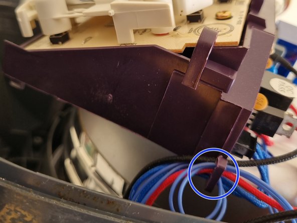 Midea FC307B Rice Cooker Teardown, Circuit board frame & wire holders: crwdns2935265:08crwdnd2935265:02crwdnd2935265:03crwdne2935265:0