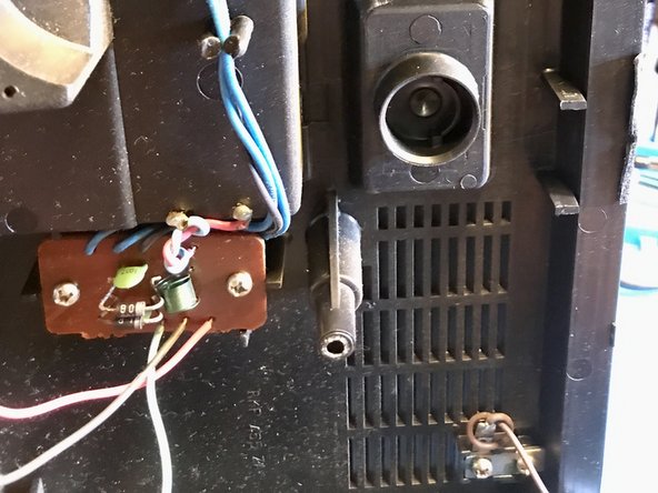 Panasonic RF-1101 Radio Disassembly, Transformer and Battery connector: crwdns2935265:04crwdnd2935265:02crwdnd2935265:02crwdne2935265:0