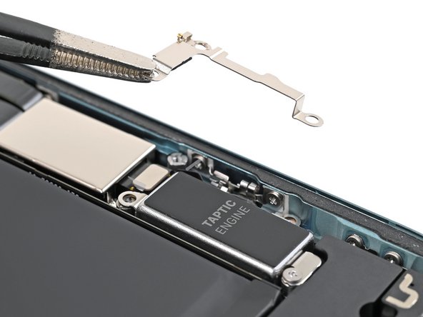 iPhone 16 Plus Loudspeaker Replacement, Install the bracket: crwdns2935265:034crwdnd2935265:01crwdnd2935265:02crwdne2935265:0