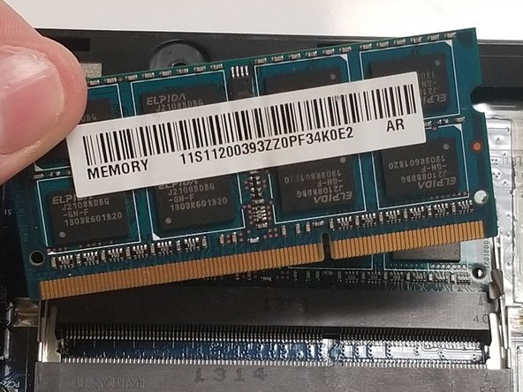 Lenovo IdeaPad Y400 RAM Replacement: crwdns2935265:07crwdnd2935265:03crwdnd2935265:03crwdne2935265:0